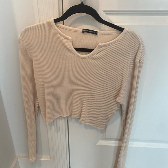 Brandy Melville long sleeve crop top - Picture 1 of 1